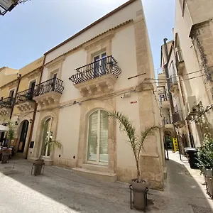 palazzo-san-martino-luxury-apartments.sicilyhotelsitaly.net/